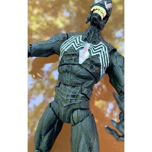 Marvel Comics Venom Action Figure - Picture 8 of 9